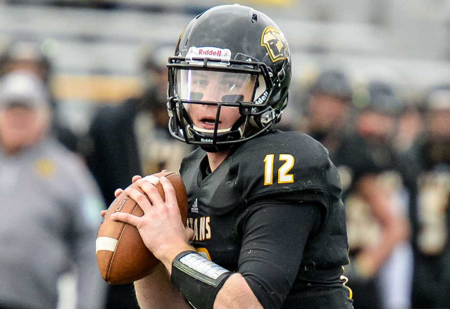 Last fall, Brett Kasper helped UW-Oshkosh to a WIAC second-place finish by completing 103 of 154 passes for 1,204 yards and nine touchdowns.
