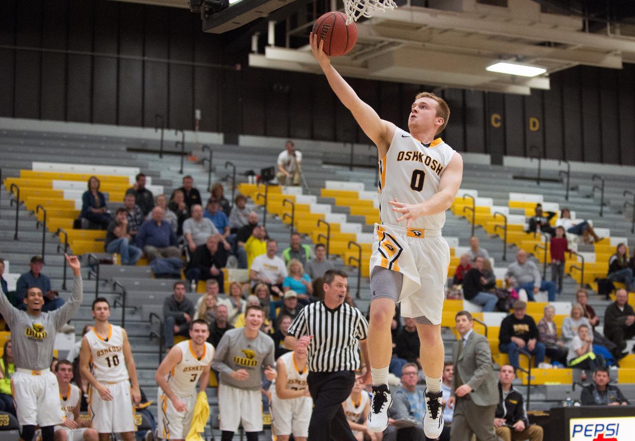 Charlie Noone scored a career-high 10 points with four rebounds and three assists against the Yellowjackets.