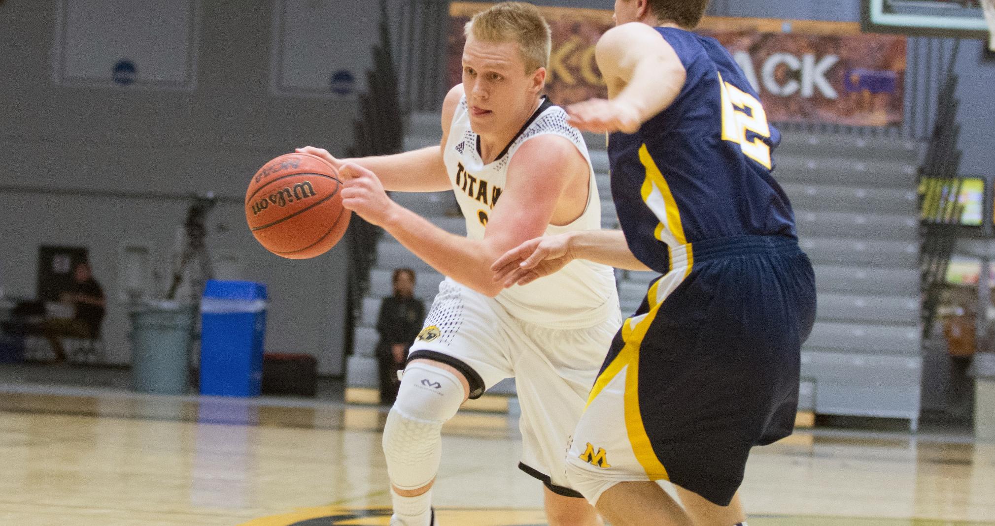 Ben Boots scored a career-best 27 points against the Pioneers, including 20 in the second half with the help of 11 free throws.