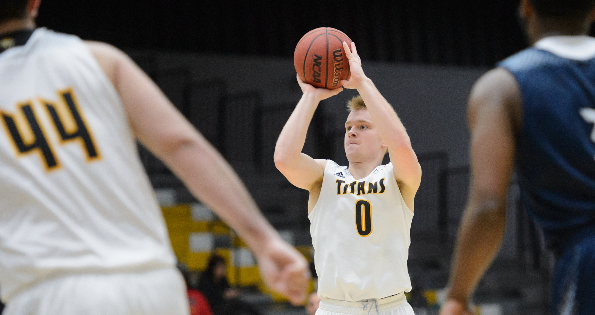 Charlie Noone scored a game-high 17 points against the Blugolds, including 12 that came in the first half.