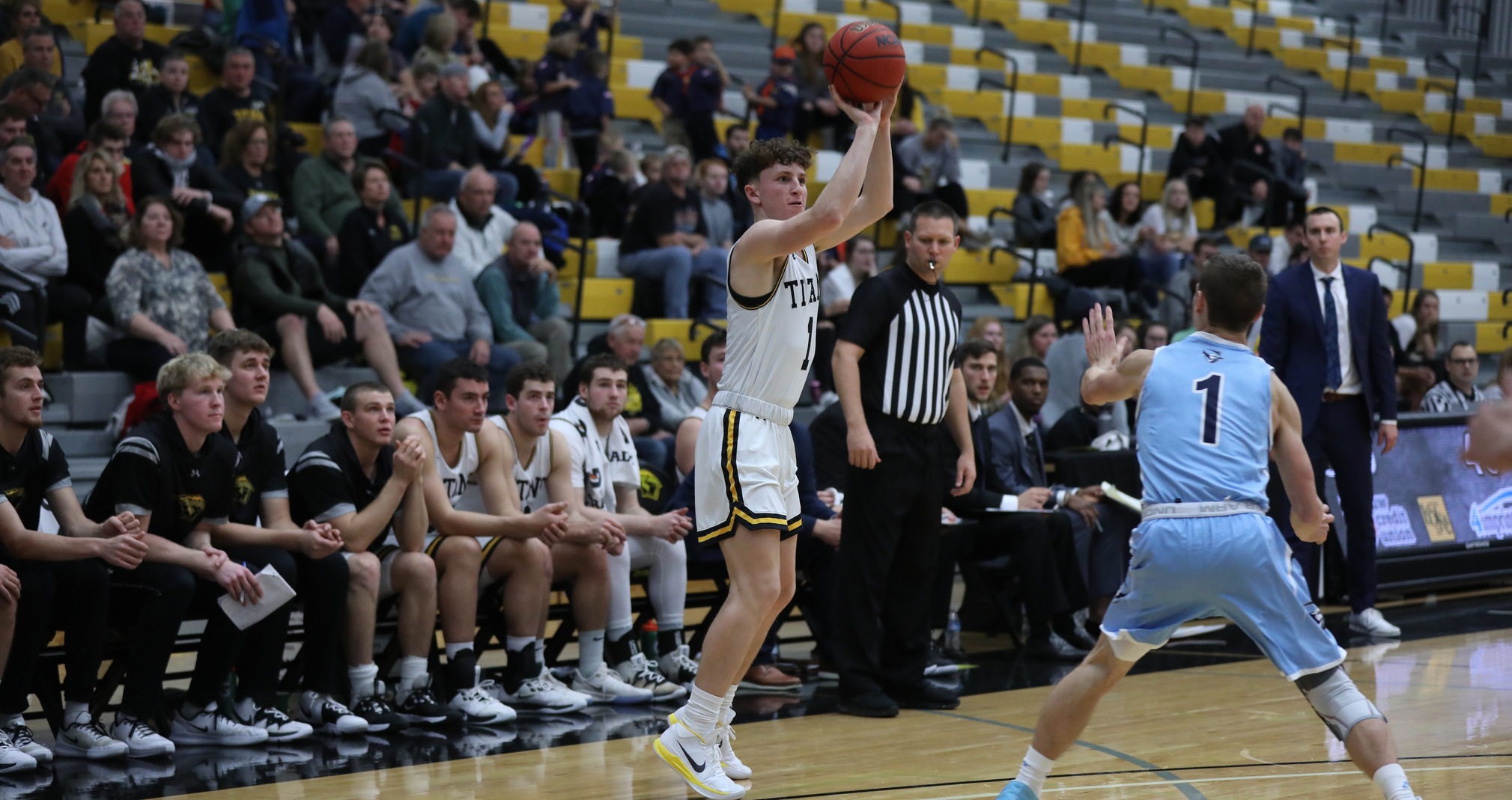 Will Mahoney scored a career-high 25 points, including five 3-point baskets, against the Bluejays.