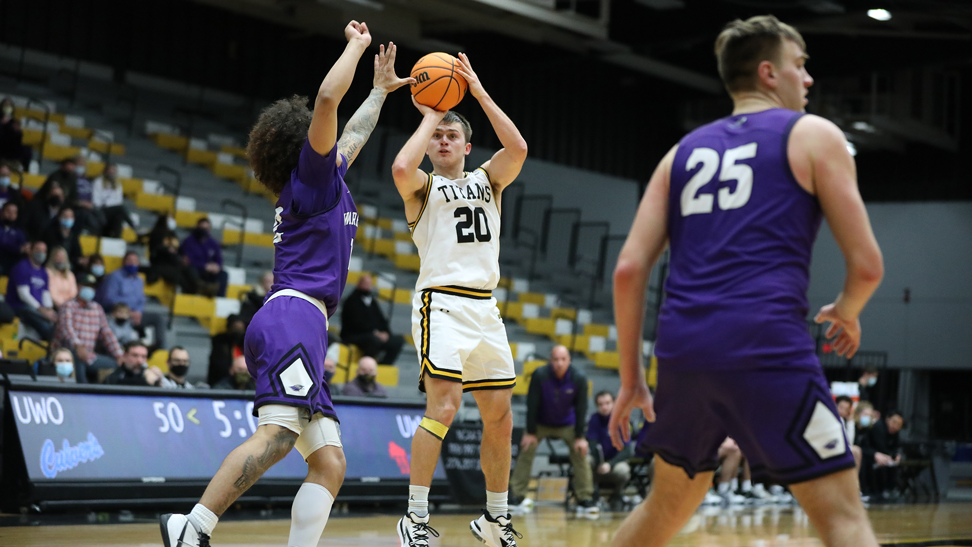 Quinn Steckbauer scored a career-high 25 points, including four 3-point baskets, with five rebounds against the Warhawks.