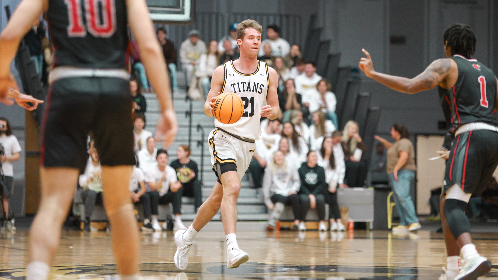 Carter Thomas went four-of-five from behind the arc in the Titans' loss to Redlands on Saturday