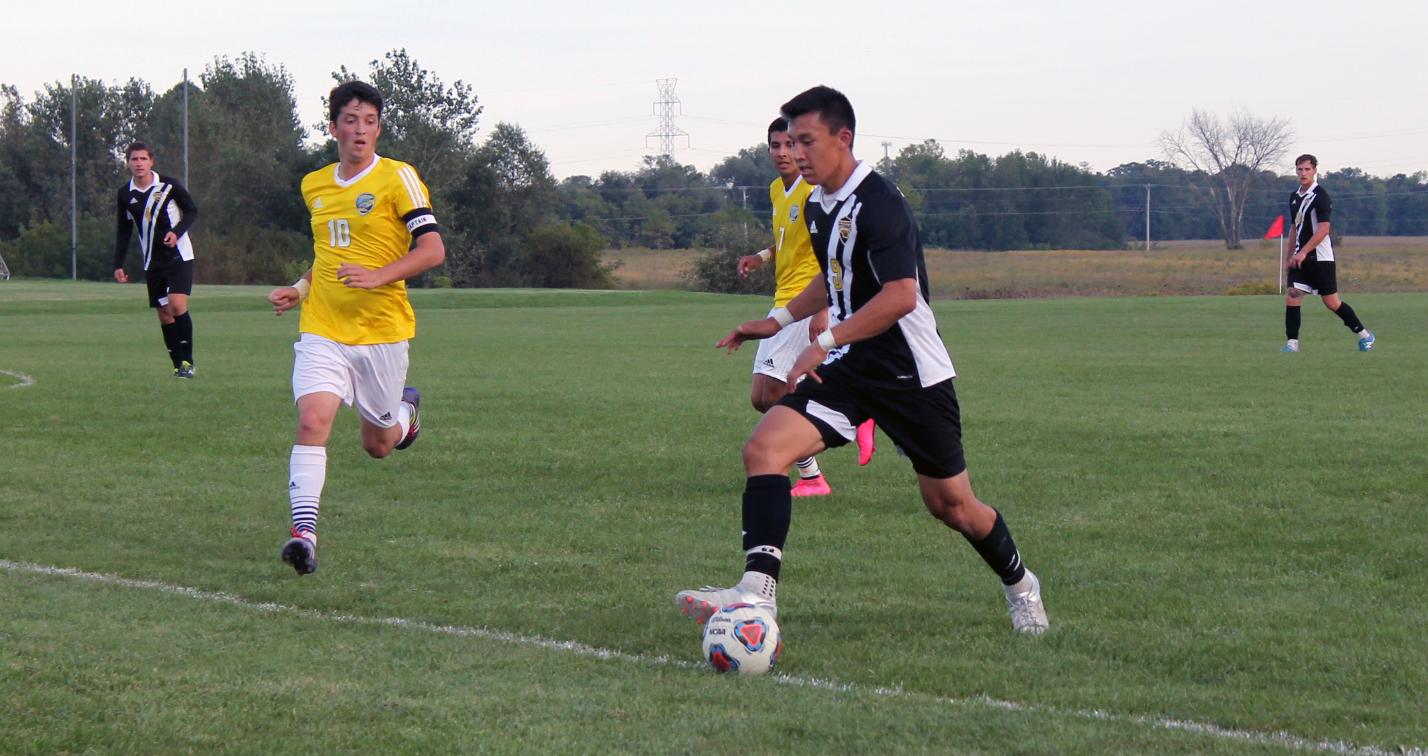 Javier Simon scored the Titans' first two goals against the Muskies.
