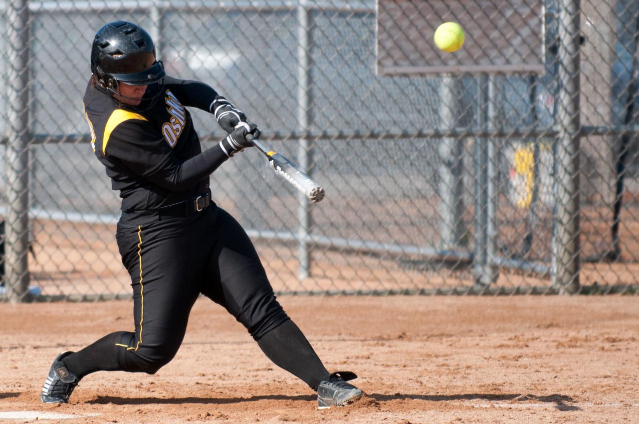 Titans, Yellowjackets Exchange Two-Run Victories