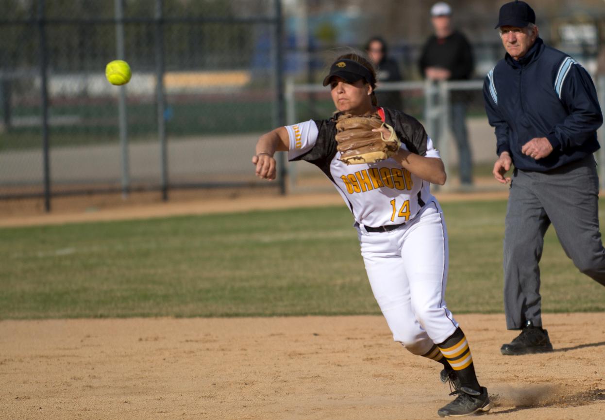 Haley Bayreuther singled and scored in the first inning to give UW-Oshkosh a 1-0 lead over UW-La Crosse.