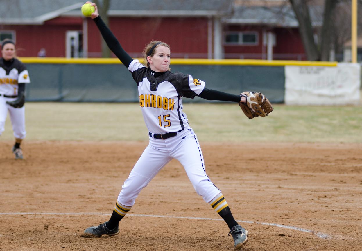 Titans, Blugolds Take One Game Apiece