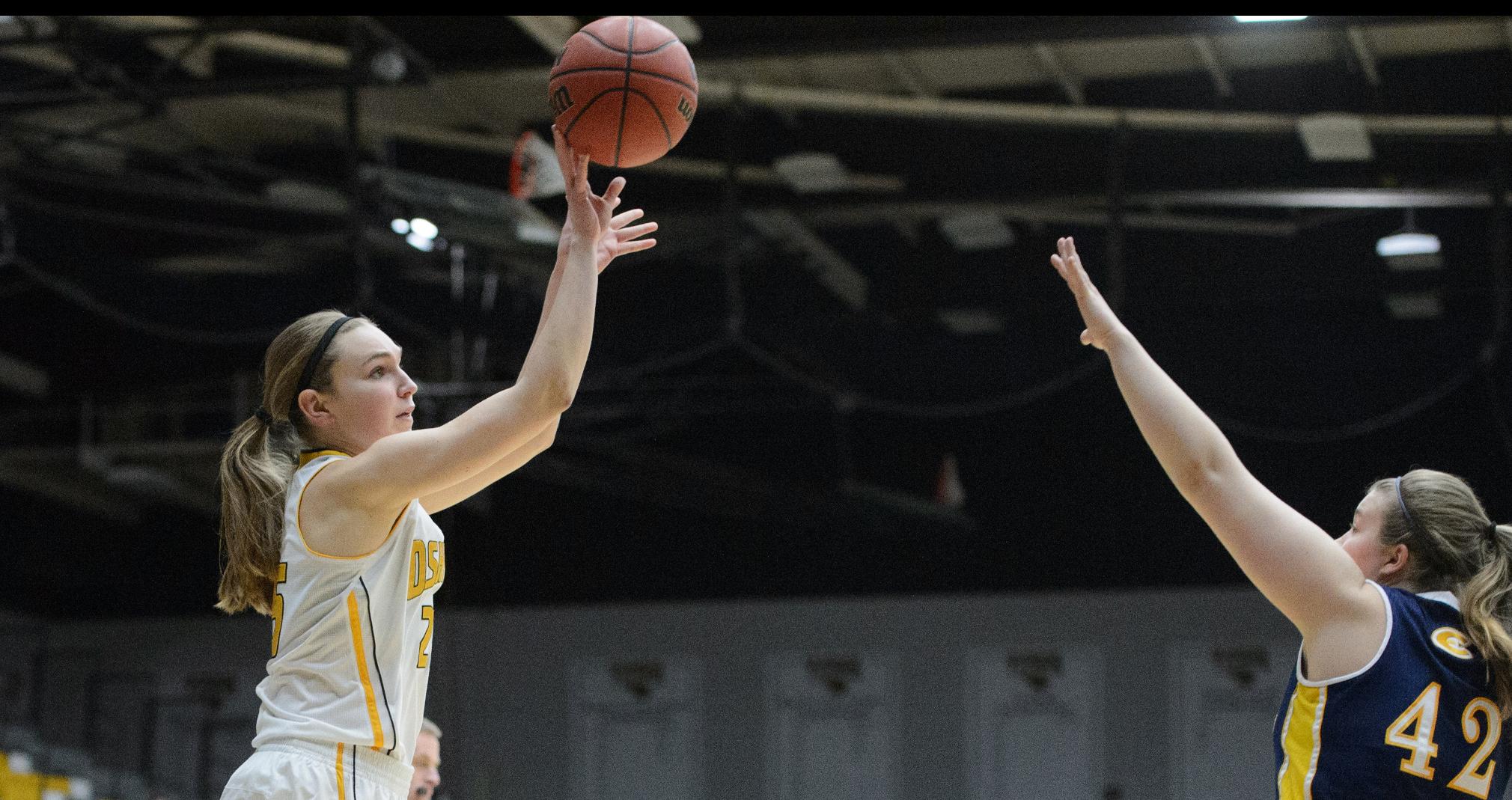 Marissa Selner earned her second double-double of the season by totaling 11 points and 10 rebounds.