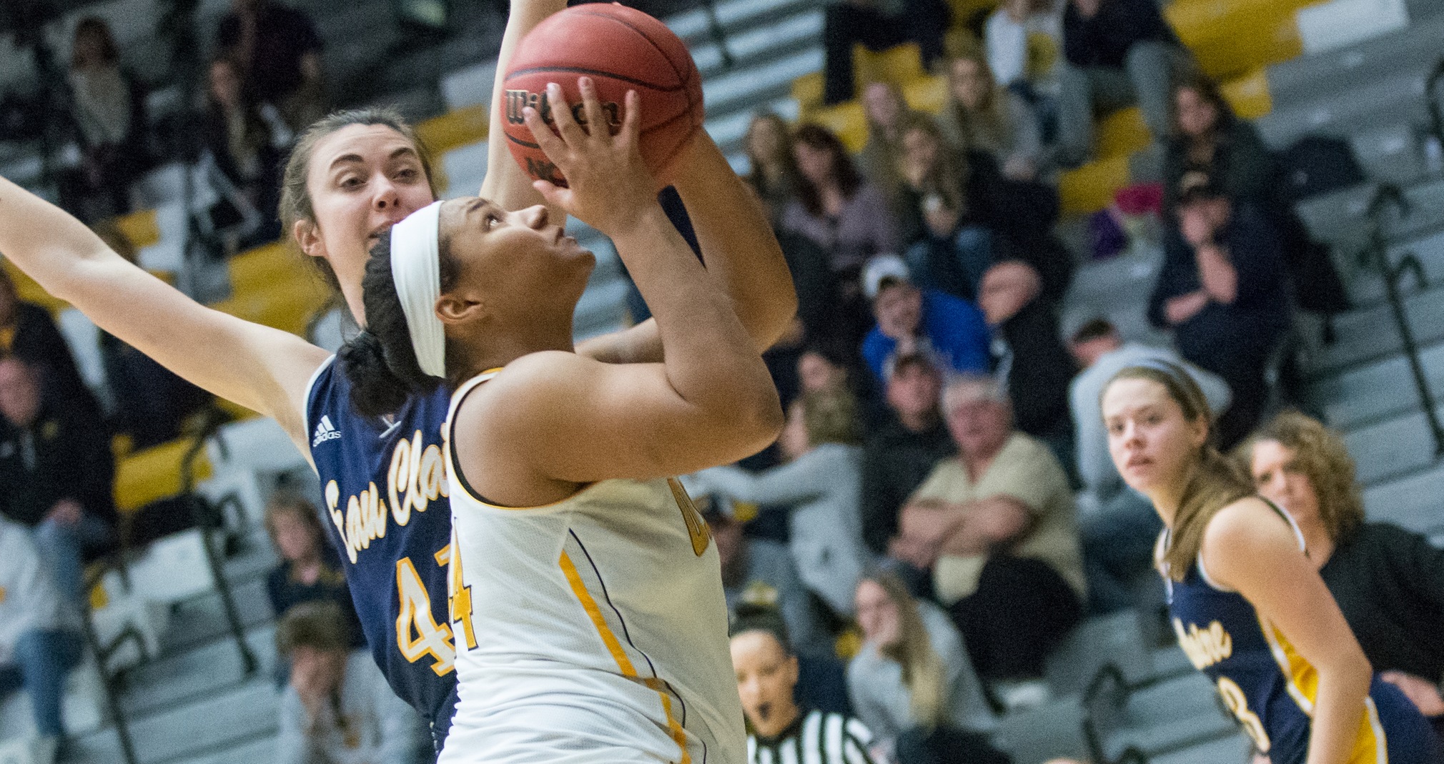 Isabella Samuels scored a season-high 11 points with the help of 5-of-6 shooting from the field.