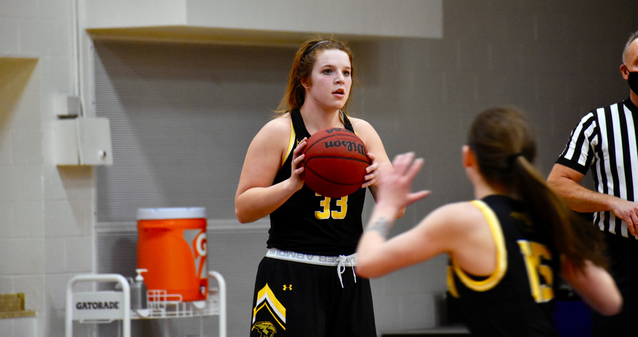 Nikki Arneson scored 11 points, including nine free throws, and grabbed six rebounds against the Warhawks.