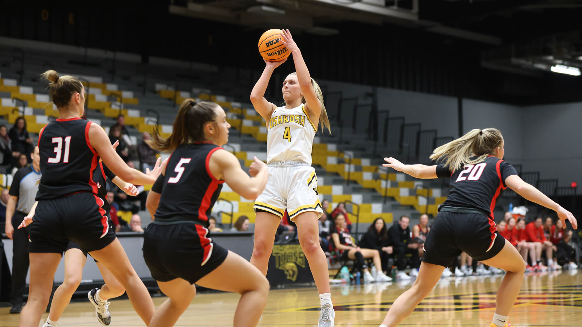 Women's Basketball to Host Whitewater in Midweek Matchup