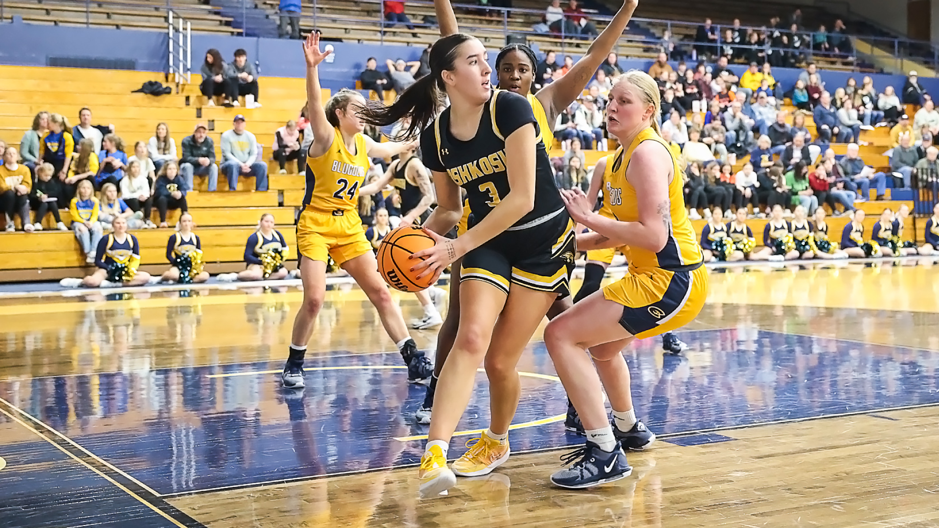 Sarah Hardwick pulled down a game-leading seven rebounds at Zorn Arena on Wednesday night. Photo Credit: Chico La Barbera, UW-Eau Claire Sports Information