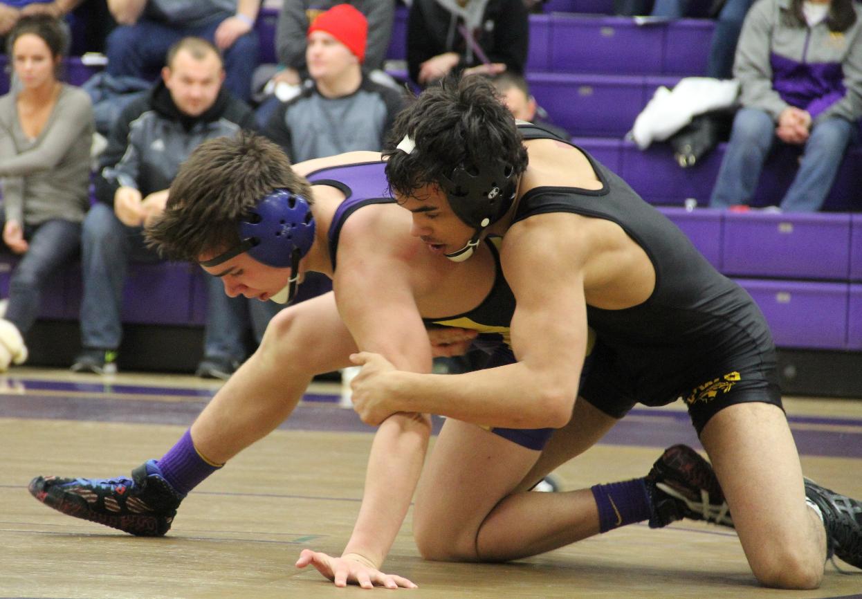 Jonathan Flores earned UW-Oshkosh's lone victory with his 3-1 win over Michael Bannach at 133 pounds.