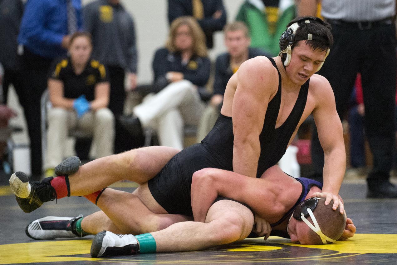 Korey Kleinhans won both of his matches to capture the 184-pound title at the Dan Gable Open.