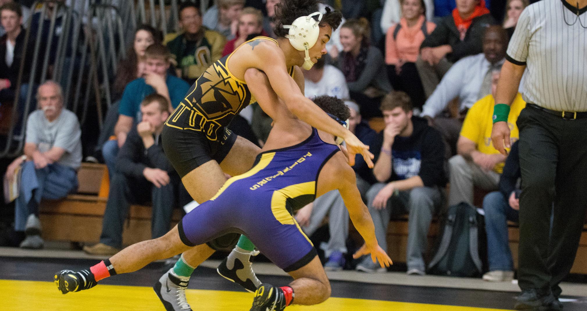 Jonathan Flores recorded UW-Oshkosh's first victory of the match with his pin of Moriah Clark in 4:49.