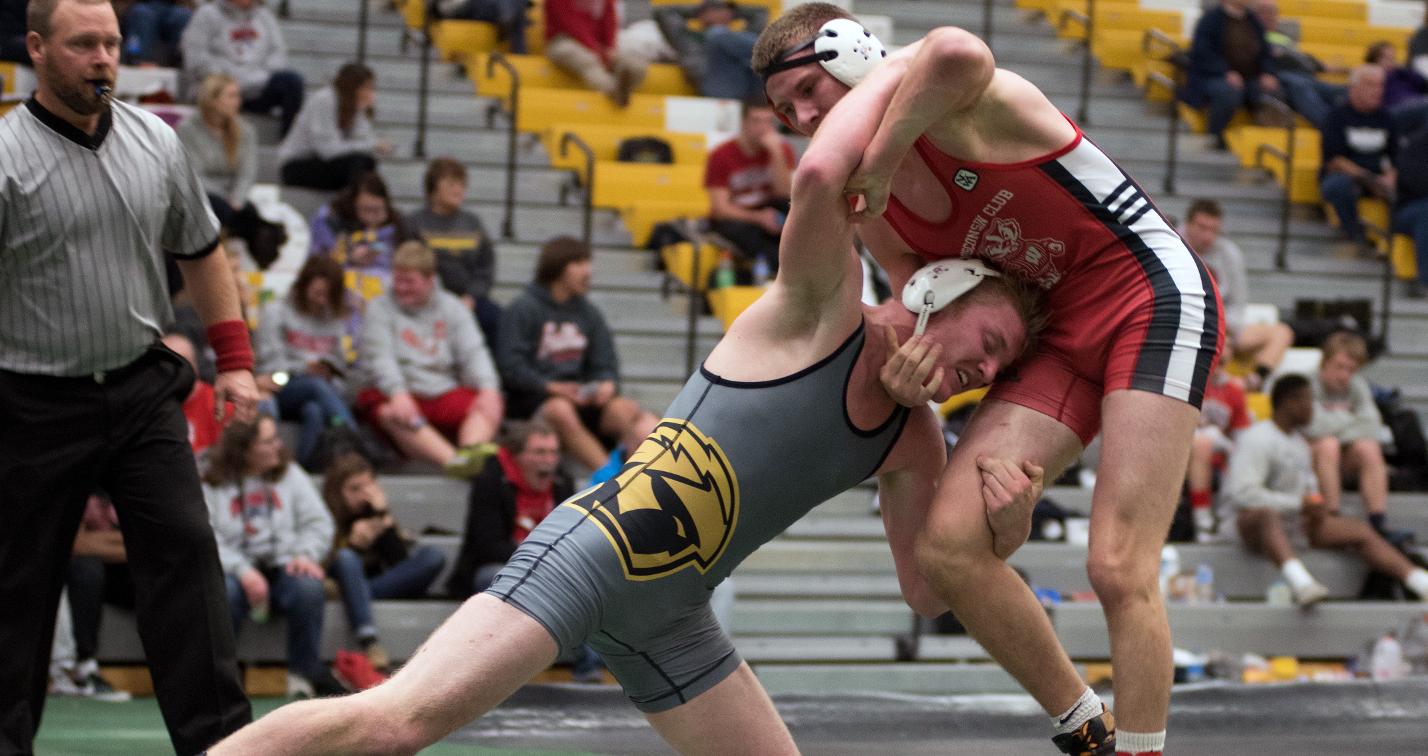 Patrick Reilly finished fourth in the 165-pound weight class with a 4-2 record.