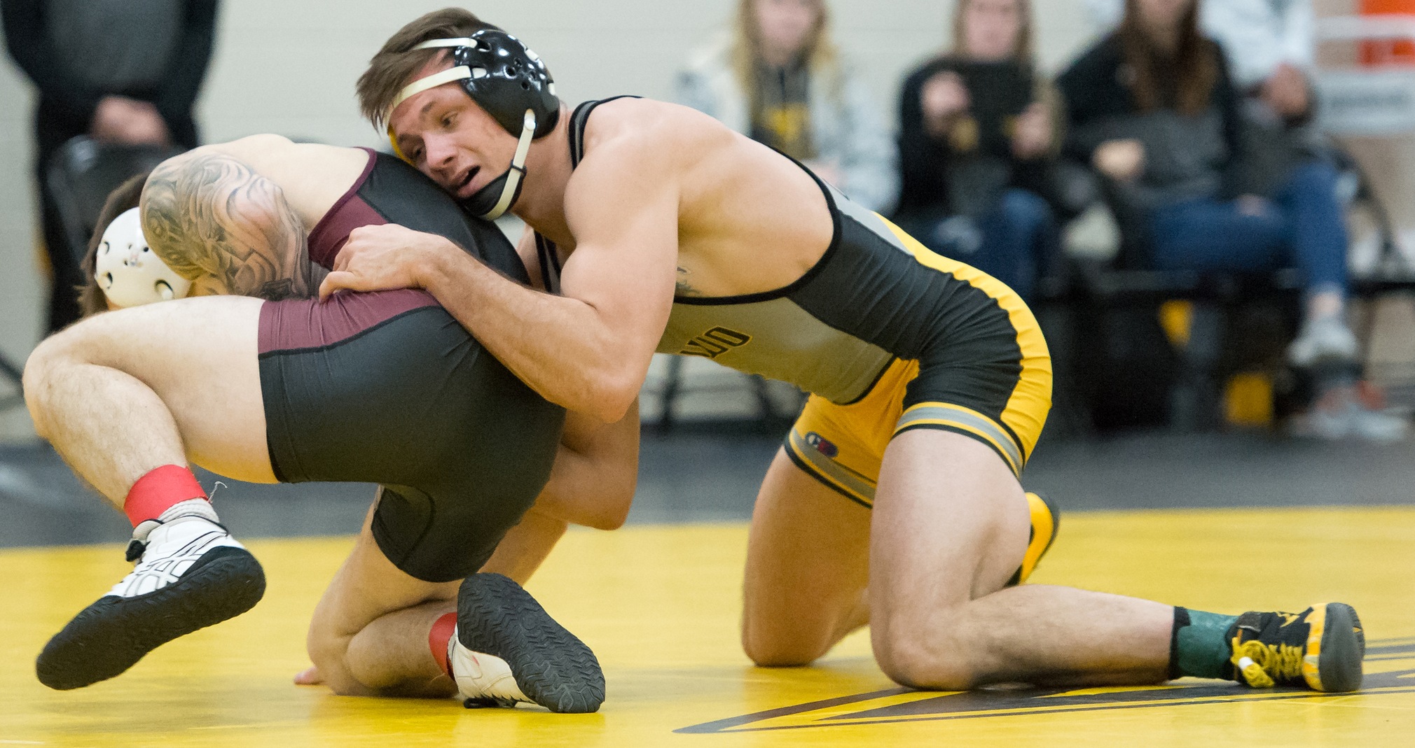 Mark Choinski, ranked second in the country, remained unbeaten on the season with his 11-3 victory.