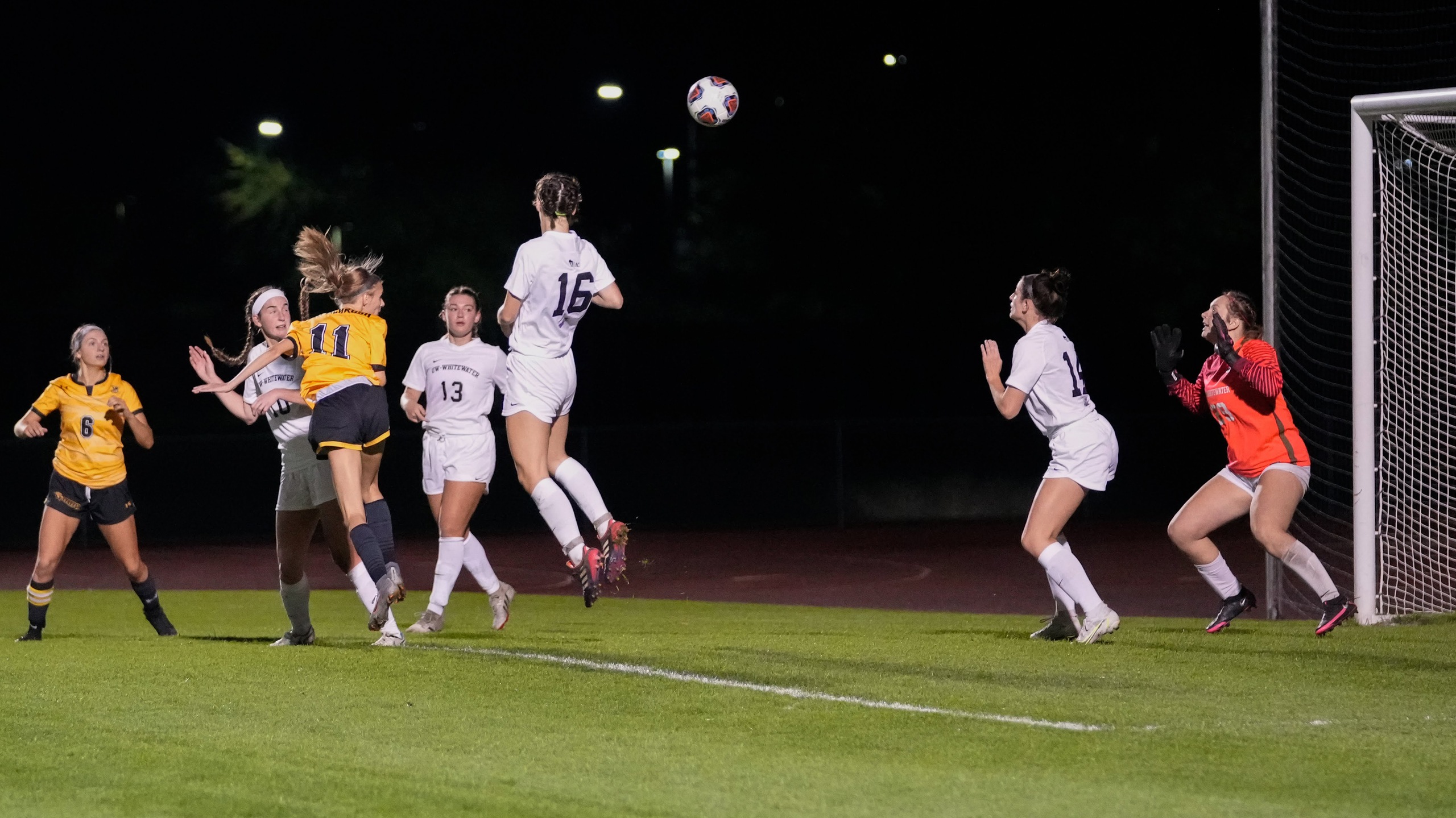 Molly Jackson's 6-yard header gave the Titans a 4-1 lead over the Warhawks.