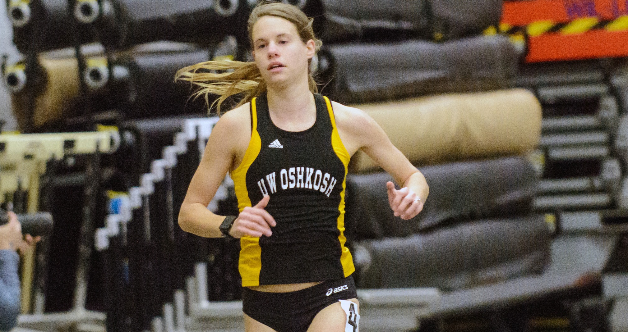 Kristen Linzmeier defeated 31 other contestants in the 800-meter run with her winning time of 2:16.19.