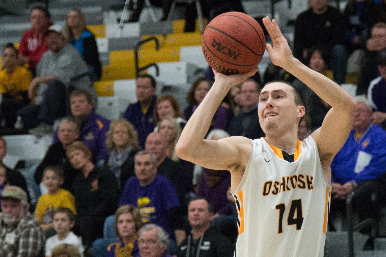 Sean Dwyer tied his career scoring high with 19 points. He tallied 17 points in the first half, including five 3-point baskets.