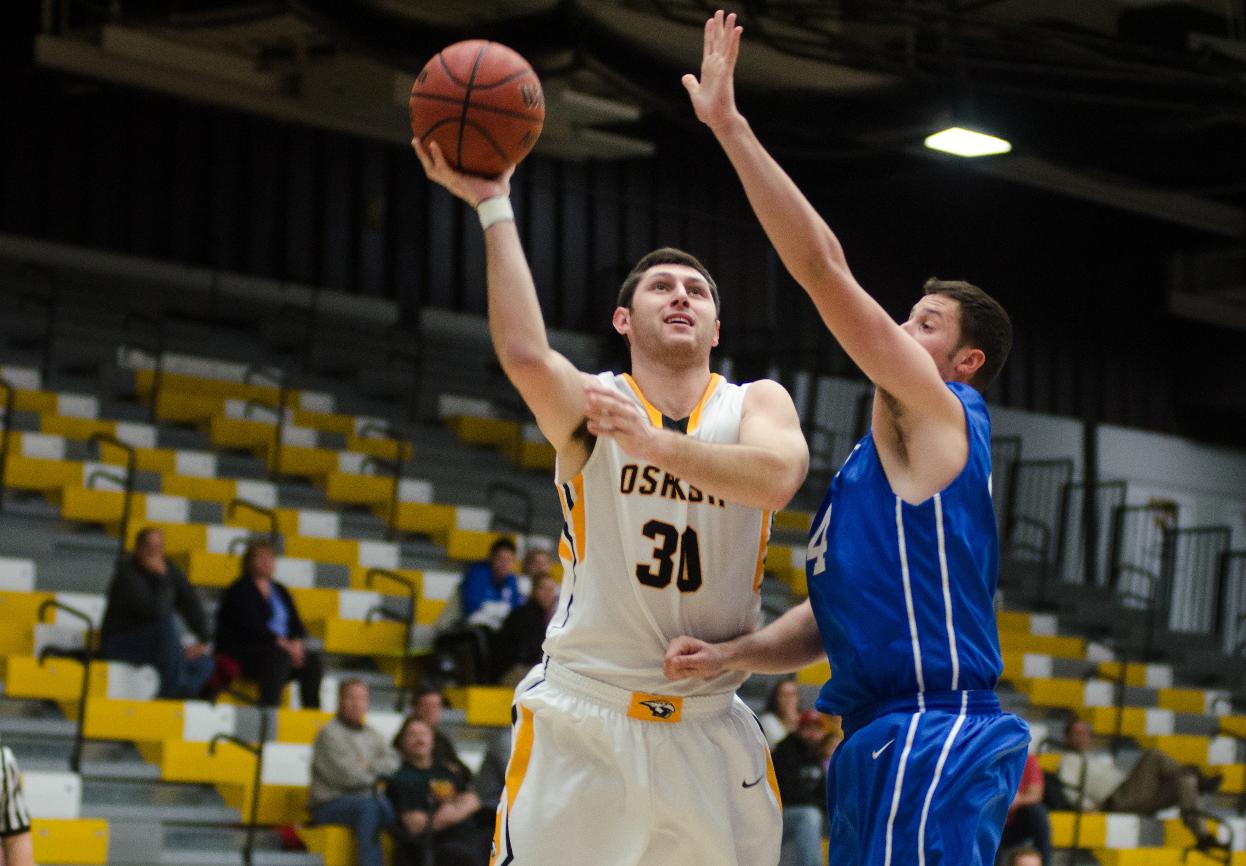 AJ Mueller scored 11 points, including seven from the free-throw line, and grabbed a team-best seven rebounds.