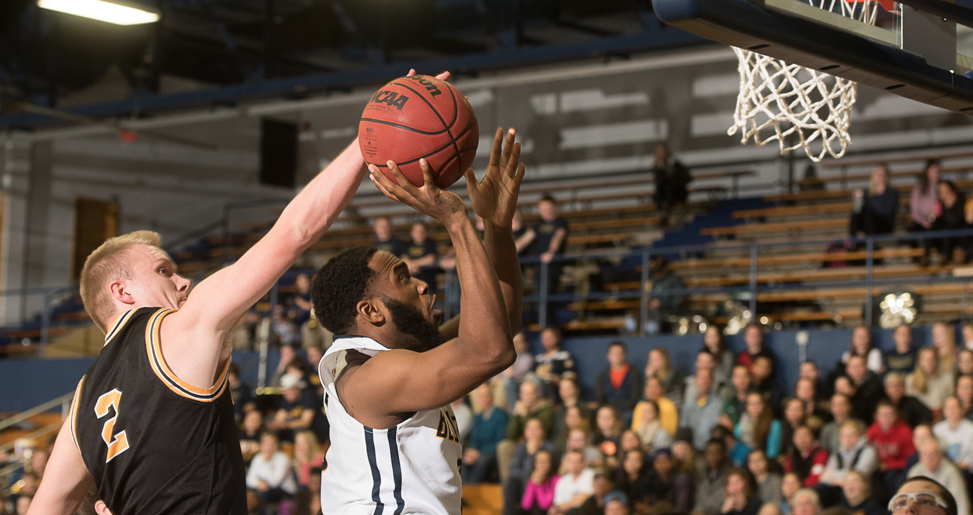 Ben Boots scored nine points, grabbed four rebounds and blocked one shot against the Blugolds.