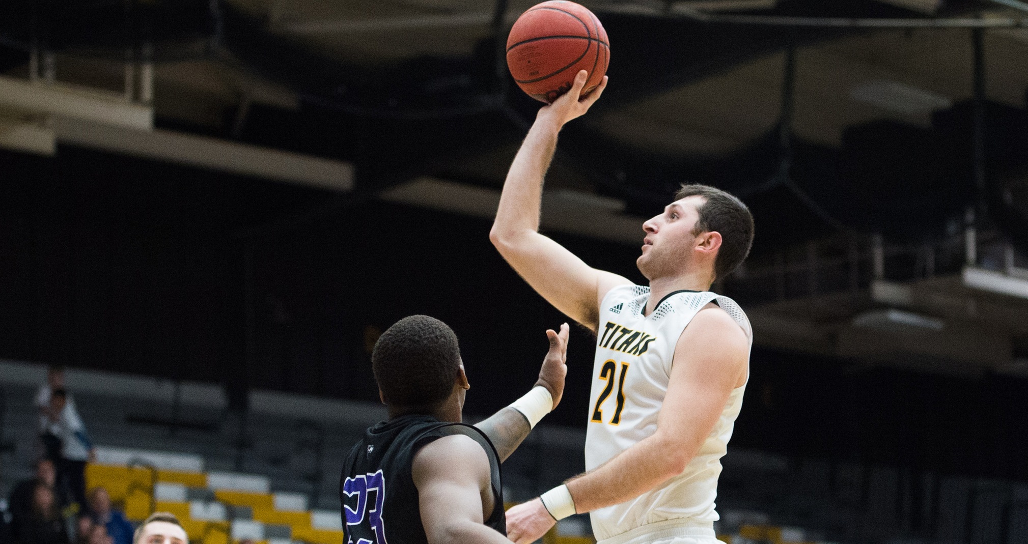 AJ Mueller scored 10 points and grabbed a season-high six rebounds against the Warhawks.
