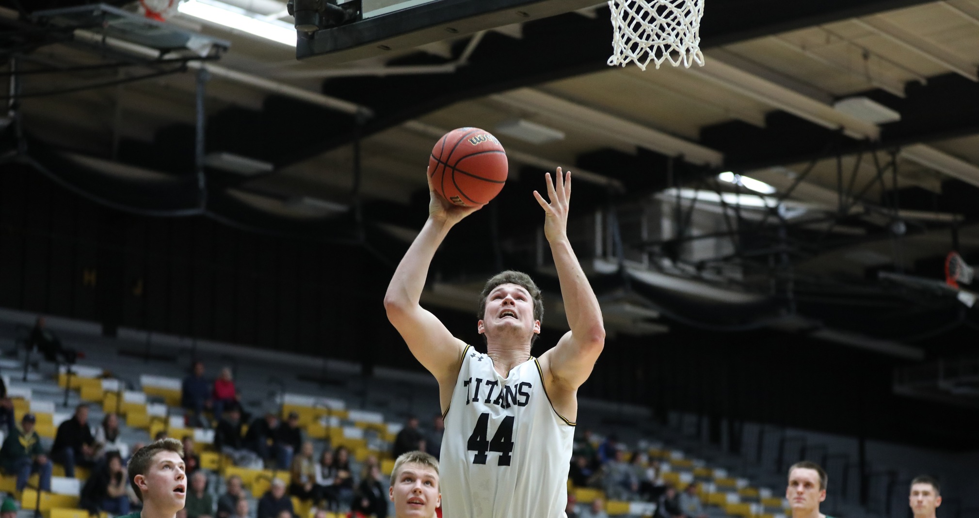 Jack Flynn totaled 13 points and 11 rebounds in the first half as UW-Oshkosh took a 45-29 lead to intermission.