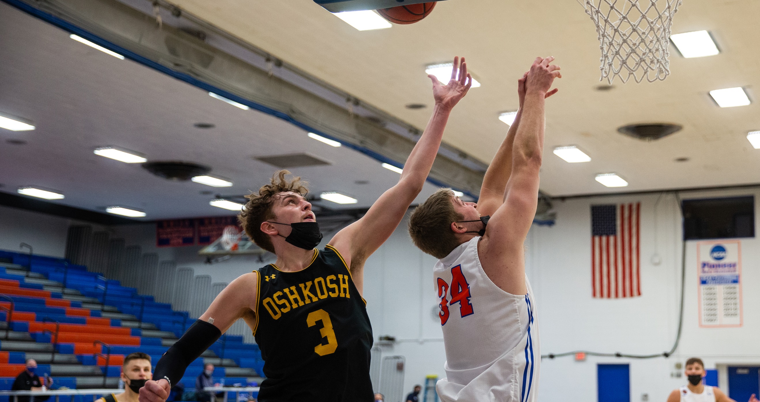 UW-Oshkosh's Eddie Muench led all players with a career-high 27 points, including seven 3-point baskets.