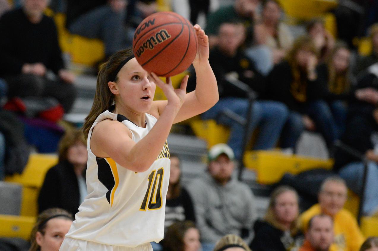 Megan Wenig made 3-of-3 three-pointers during the first half