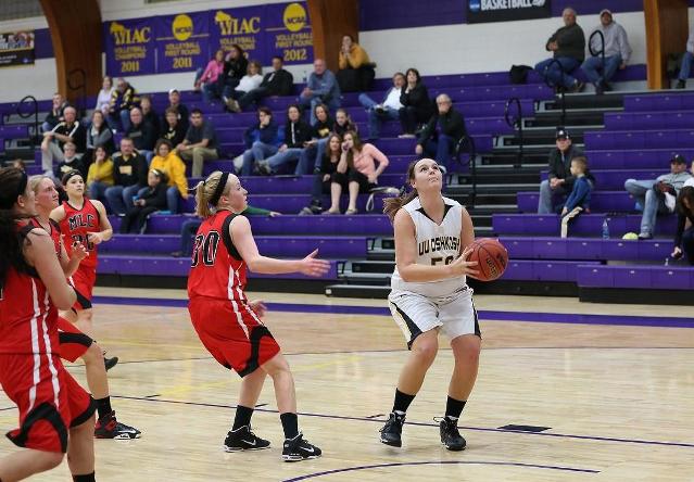 Sarah Stecker led the Titans with 17 points and four assists.