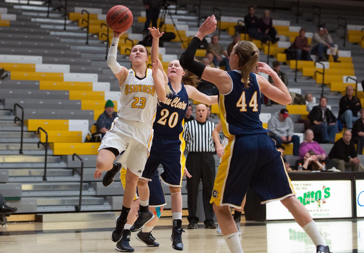 Morgan Kokta scored eight points while totaling four rebounds and four assists against the Blugolds.