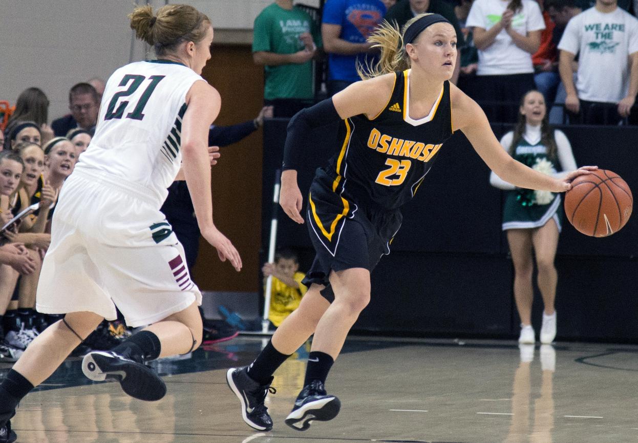 Morgan Kokta tallied eight points, two assists and two steals during the Titans' loss to the Yellowjackets.