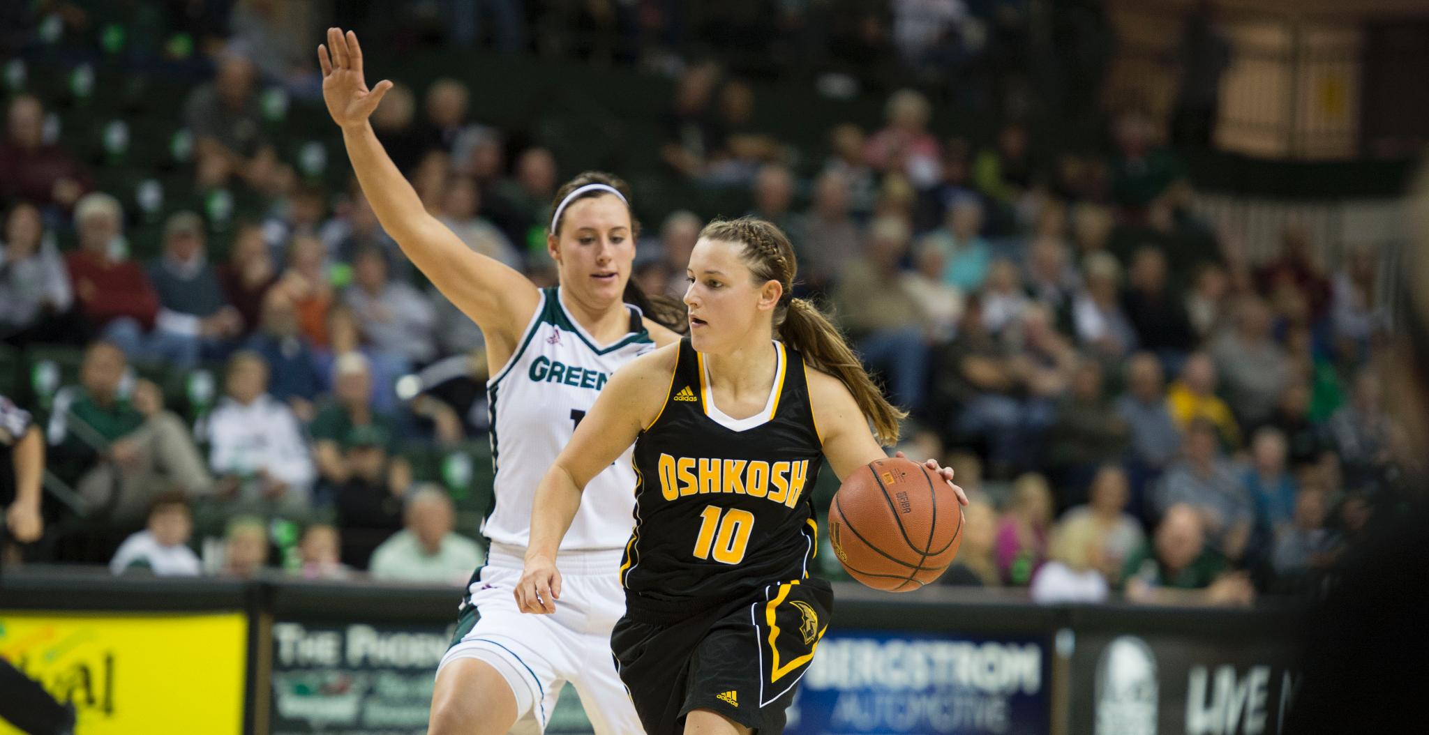 Taylor Schmidt had nine points and two rebounds against the Phoenix.