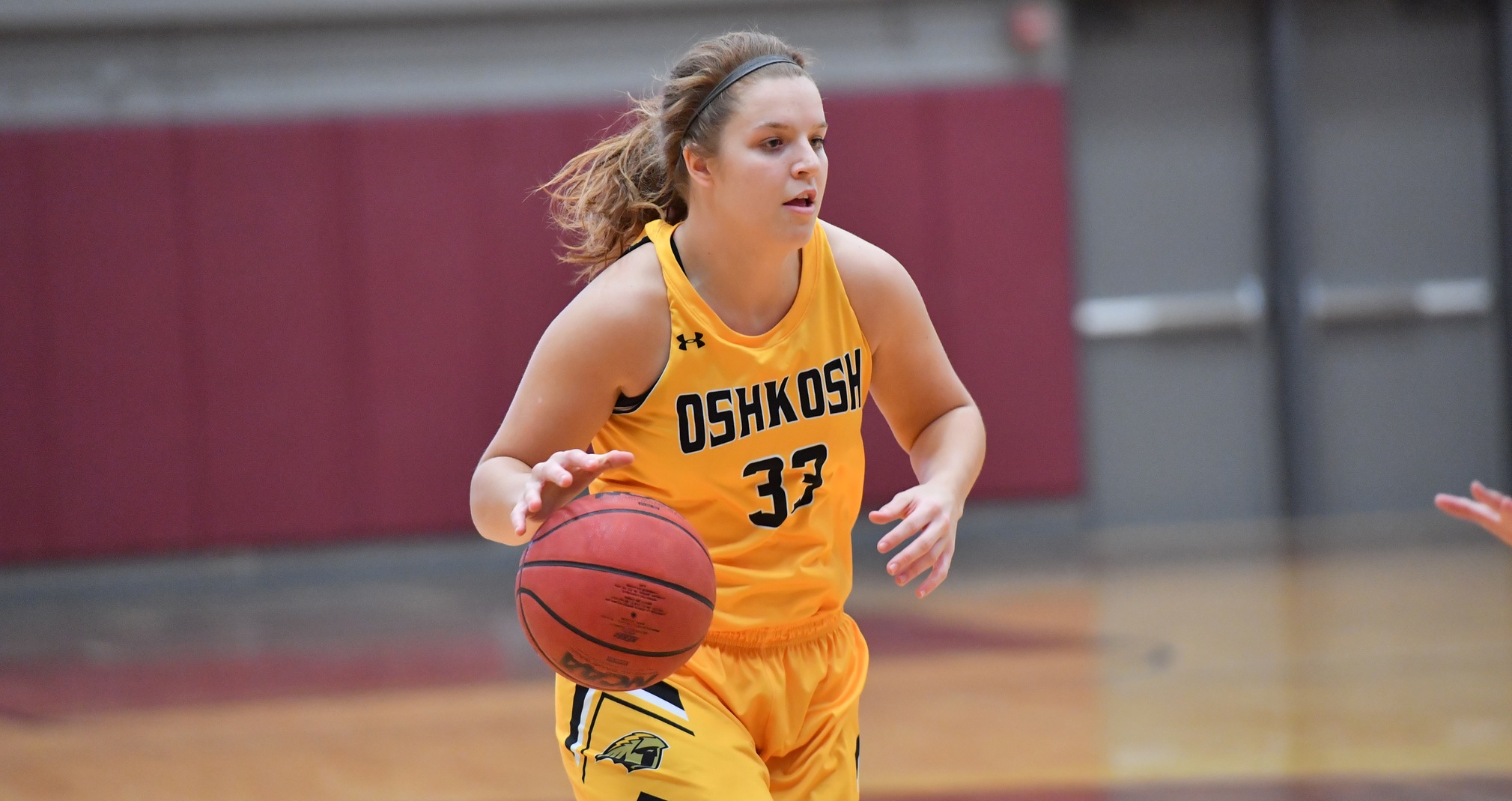 Nikki Arneson scored a career-high 28 points against the Warhawks with the help of five 3-point baskets.