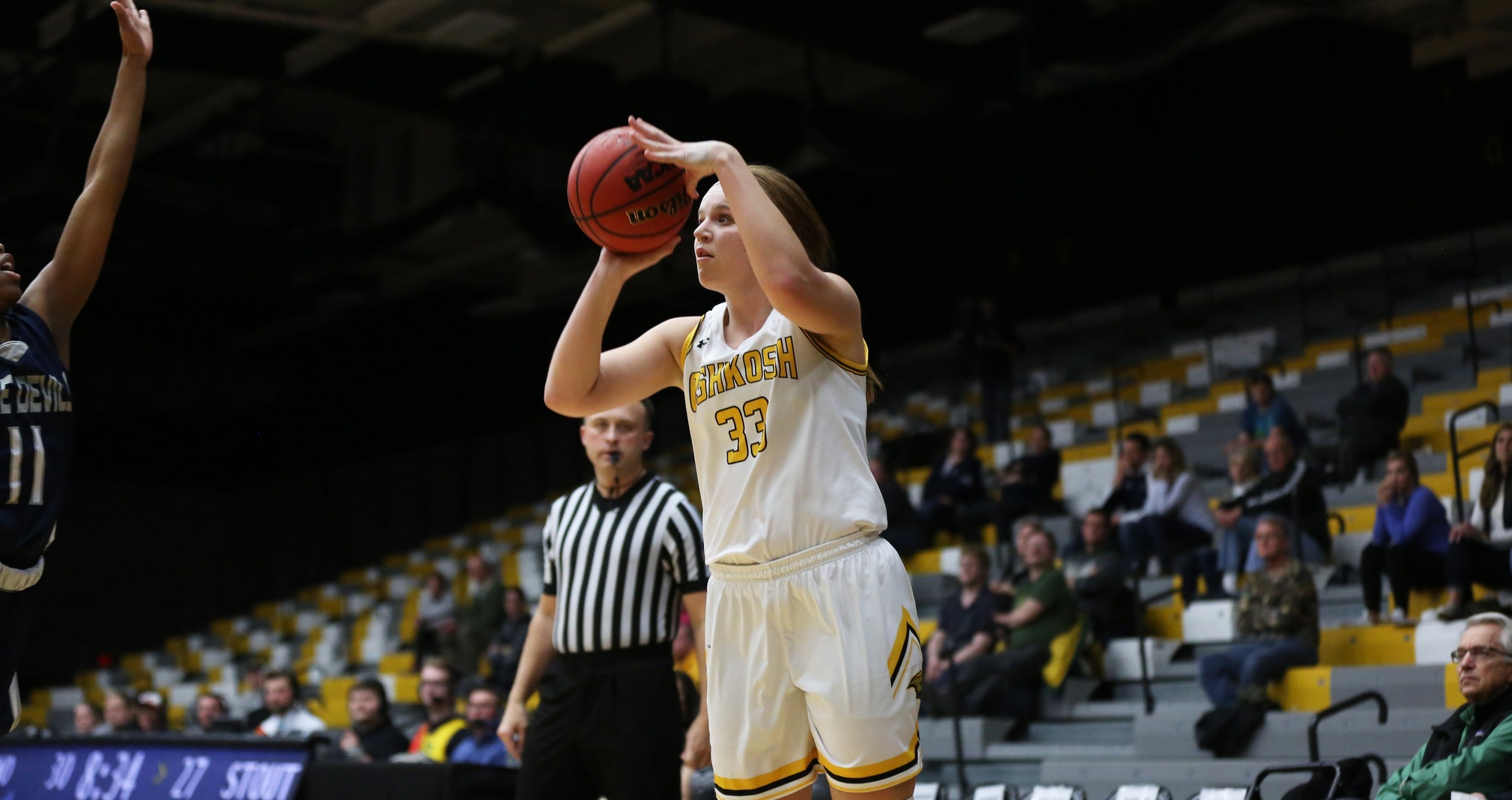 Nikki Arneson totaled 29 points against the Blue Devils by making 9 of 13 shots from the field and 9 of 11 free throws.
