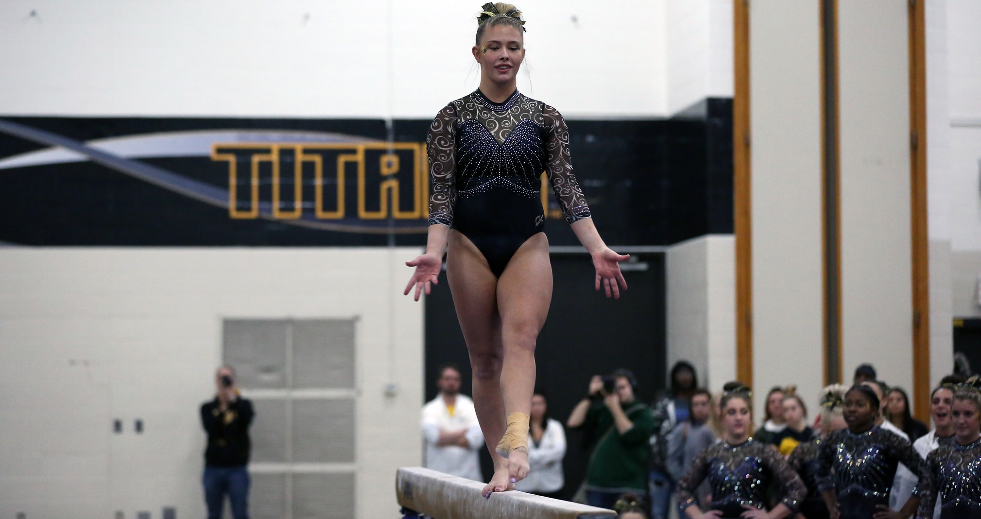 Kaira Hammond recorded a winning score on the balance beam while finishing sixth on the uneven bars against the Eagles.