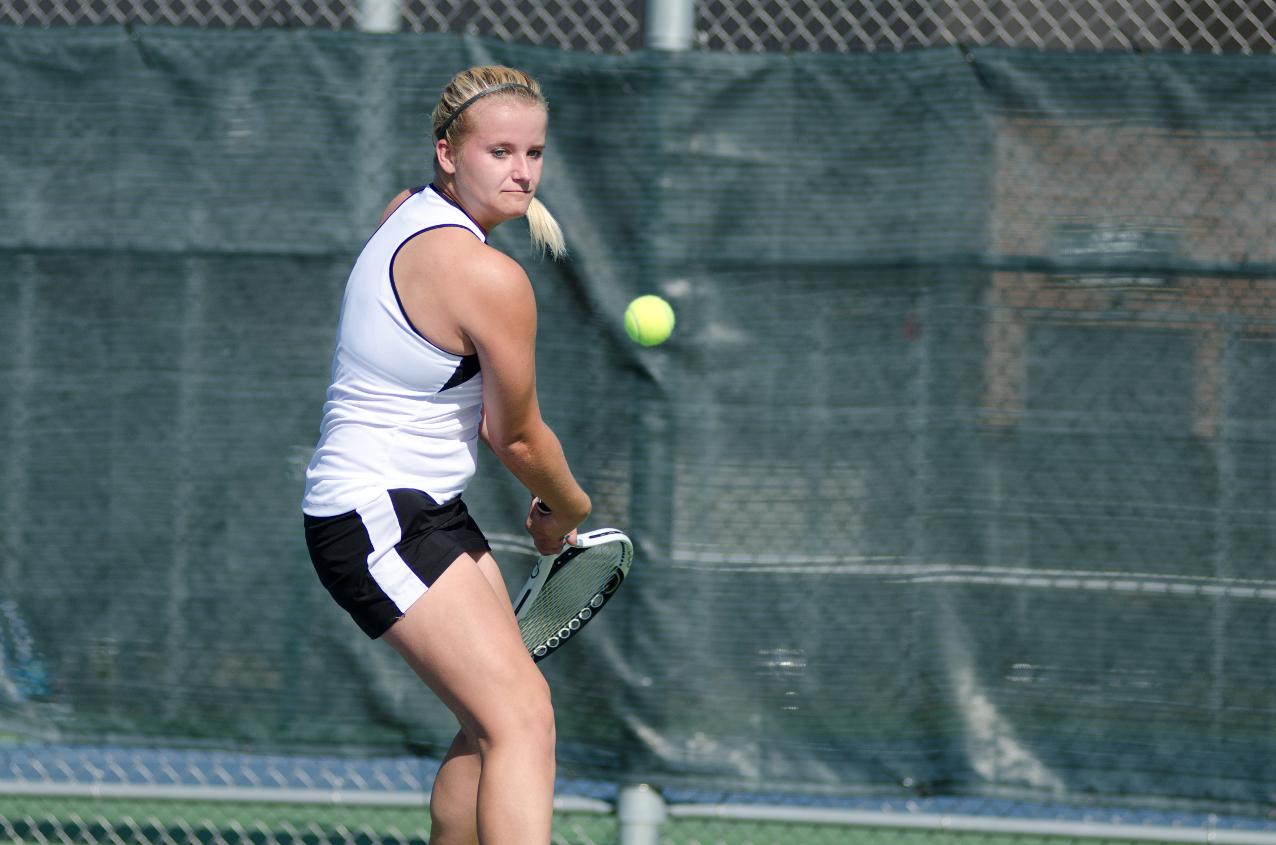 Valerie Langkau won two of her three matches to finish third at No. 3 singles