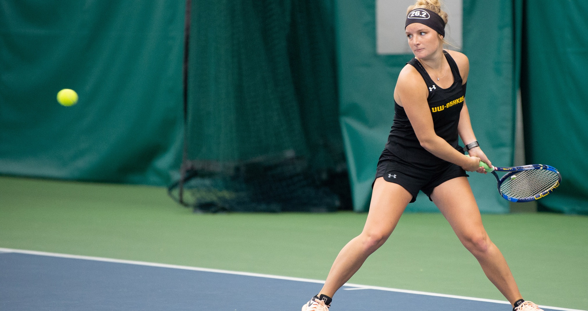 Lesley Kutnink didn't lose a game as a competitor at No. 5 singles and No. 3 doubles against the Red Hawks.