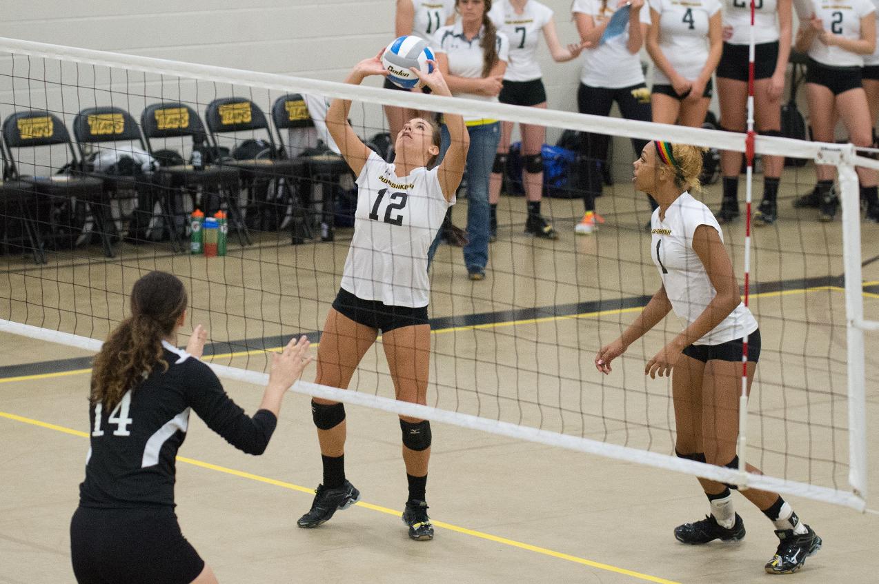 Morgan Cizauskas totaled 16 digs and 79 of the Titans' 87 assists.