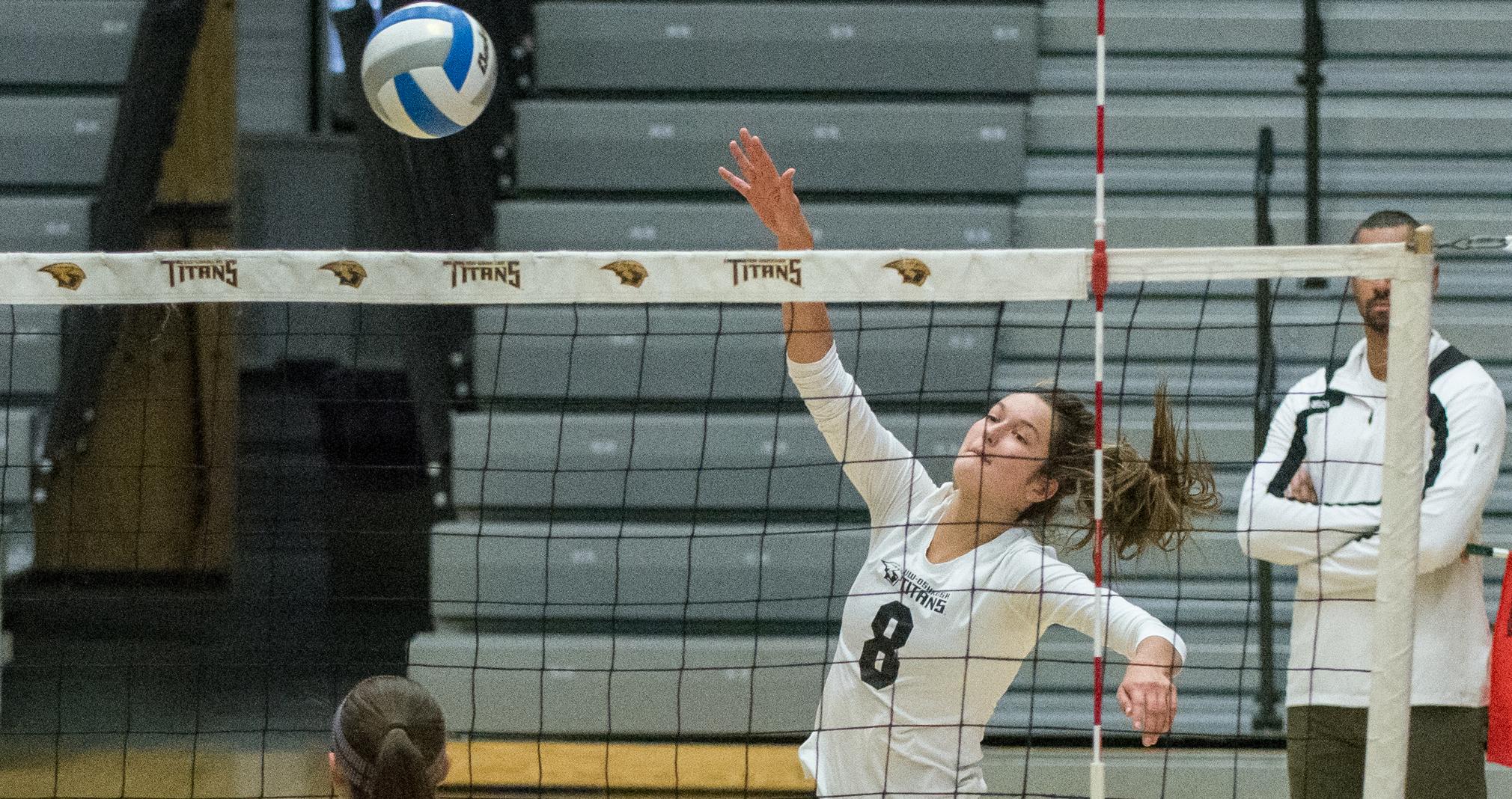 Tina Elstner counted 15 kills against Loras College and 10 against Carthage College.