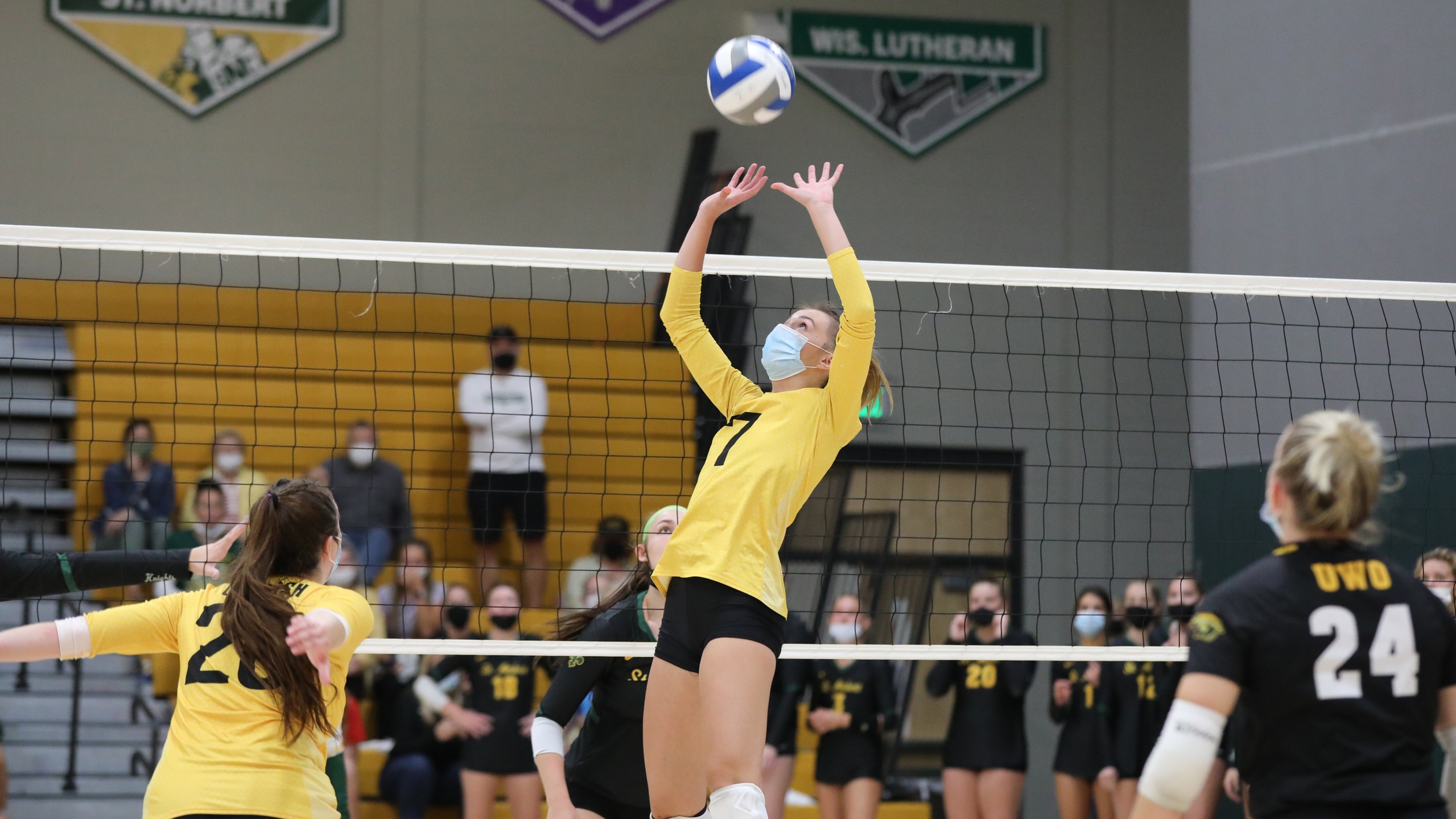 Kalli Mau totaled 35 assists and 22 digs to help UW-Oshkosh defeat both the Green Knights and Muskies.