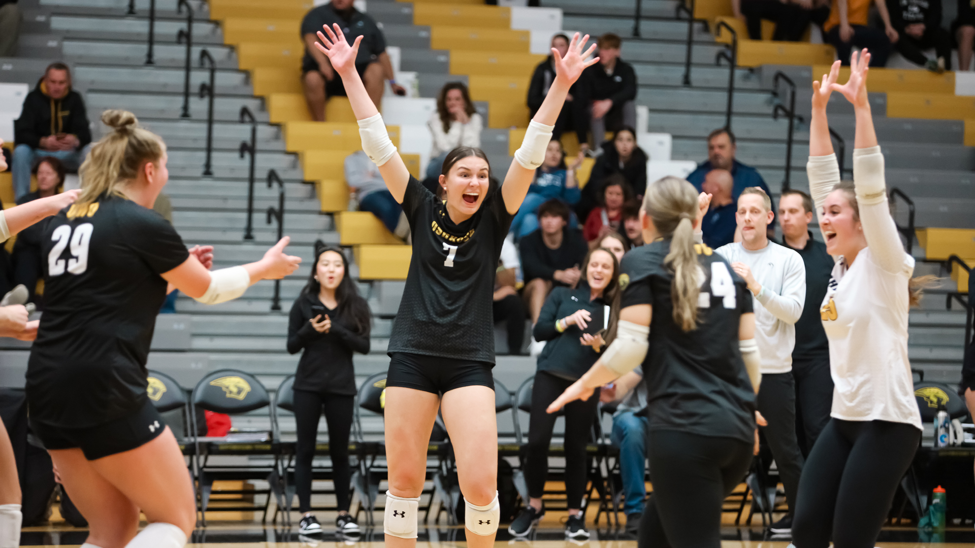 Kalli Mau led the Titans with 20 assists as UW-Oshkosh returned to the WIAC title match for the first time since 2008