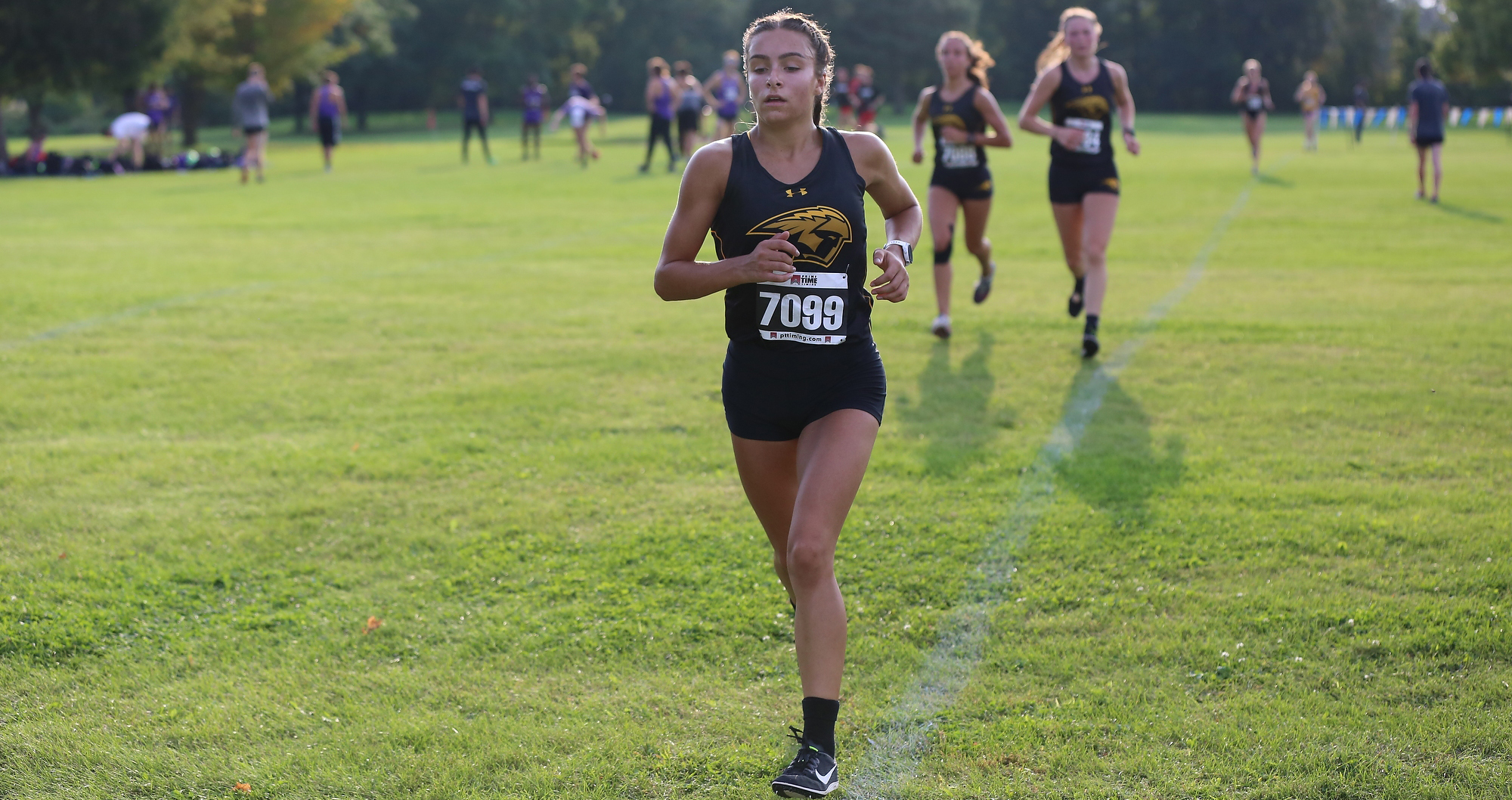 Amanda Van Den Plas led UW-Oshkosh with her 94th-place finish among the 375 competing runners at the Roy Griak Invitational.